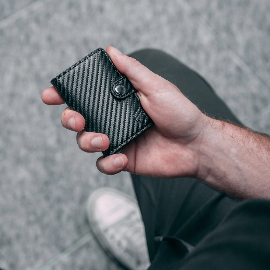 THE BOLD LEATHER CARD HOLDER