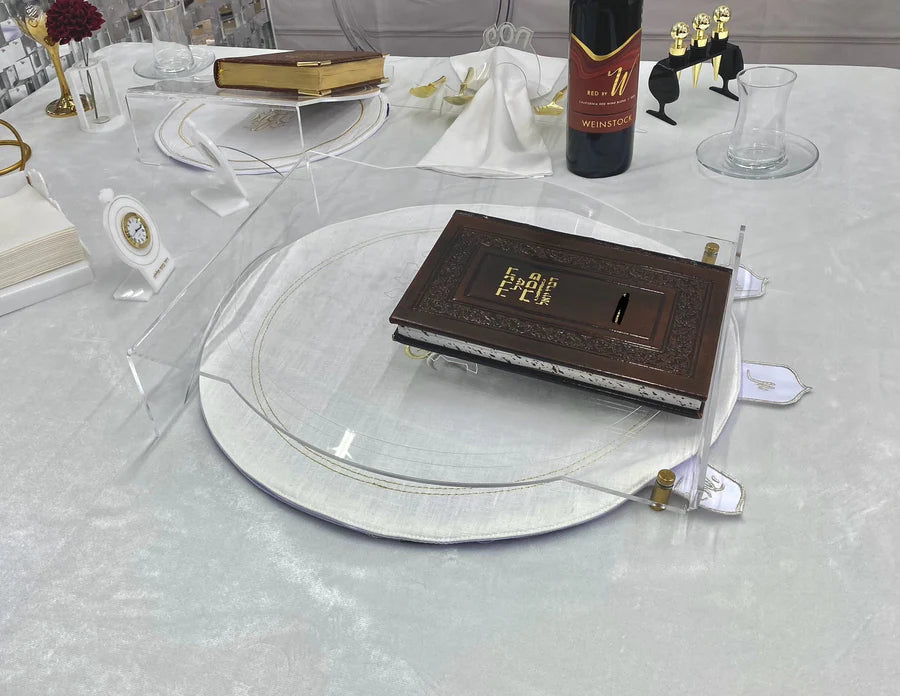 Matzah Protector Haggadah Stand | מצה שטענדער הגדה סטענד