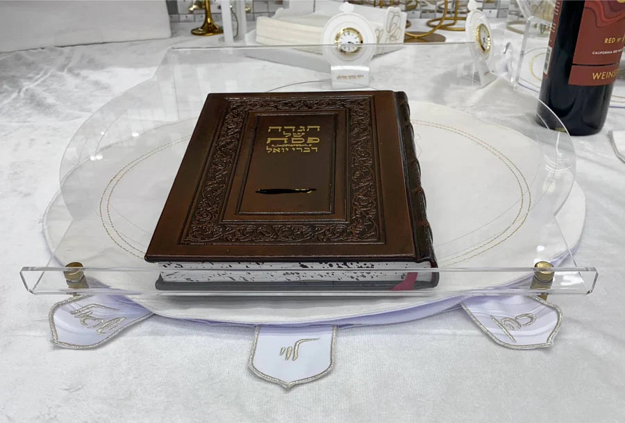 Matzah Protector Haggadah Stand | מצה שטענדער הגדה סטענד
